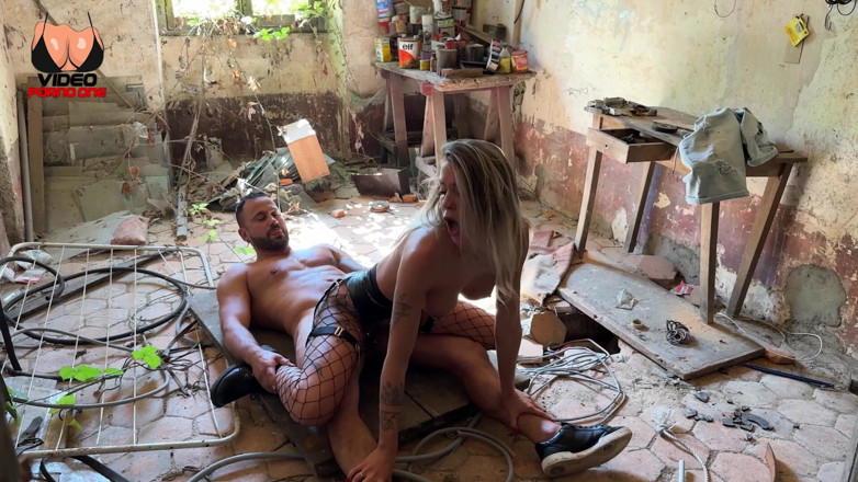 Video Porno One: Liebling, Verprügel Mich Überall, in Der Garage, Im Auto Und Im...
