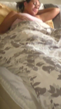 Sexy giovane MILF è eccitata al mattino