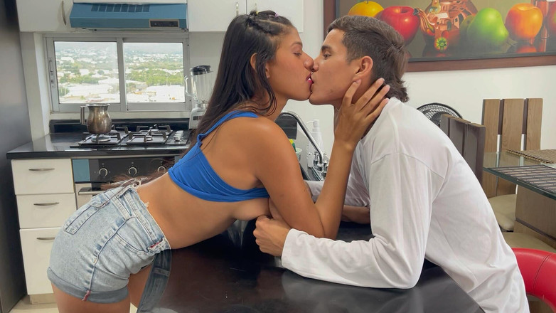 SOFIAYRIKY: Ik neuk mijn Indische buurvrouw heerlijk totdat ik haar kont...