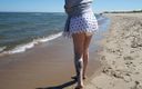 Nicole White: Una passeggiata nel pannolino lungo la riva del mare