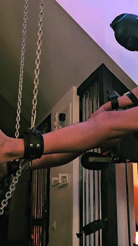 Monika Schmidt, Cócegas Na Alimentação Dura Com Chave De Fenda Sem Fio Da Agulha Weel