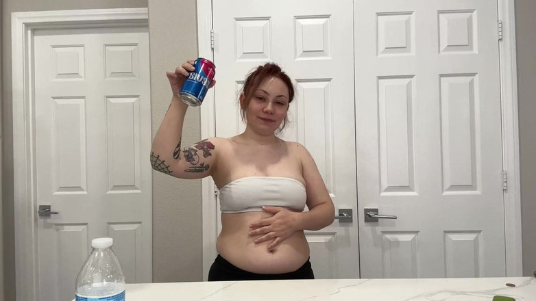 Lenna Lux: 커피에 널 삼키는 거인들