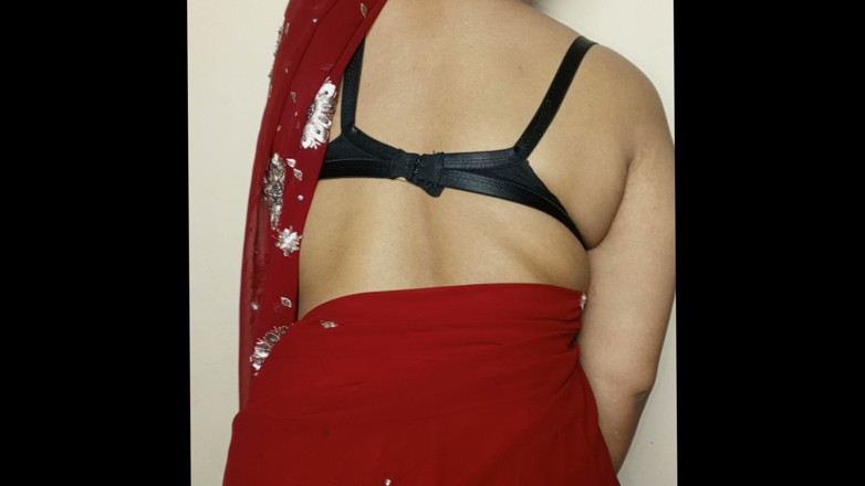 Nadiyabd: Beautiful Girl Red Saree Big Boobs Press - Indian Desi Hot...