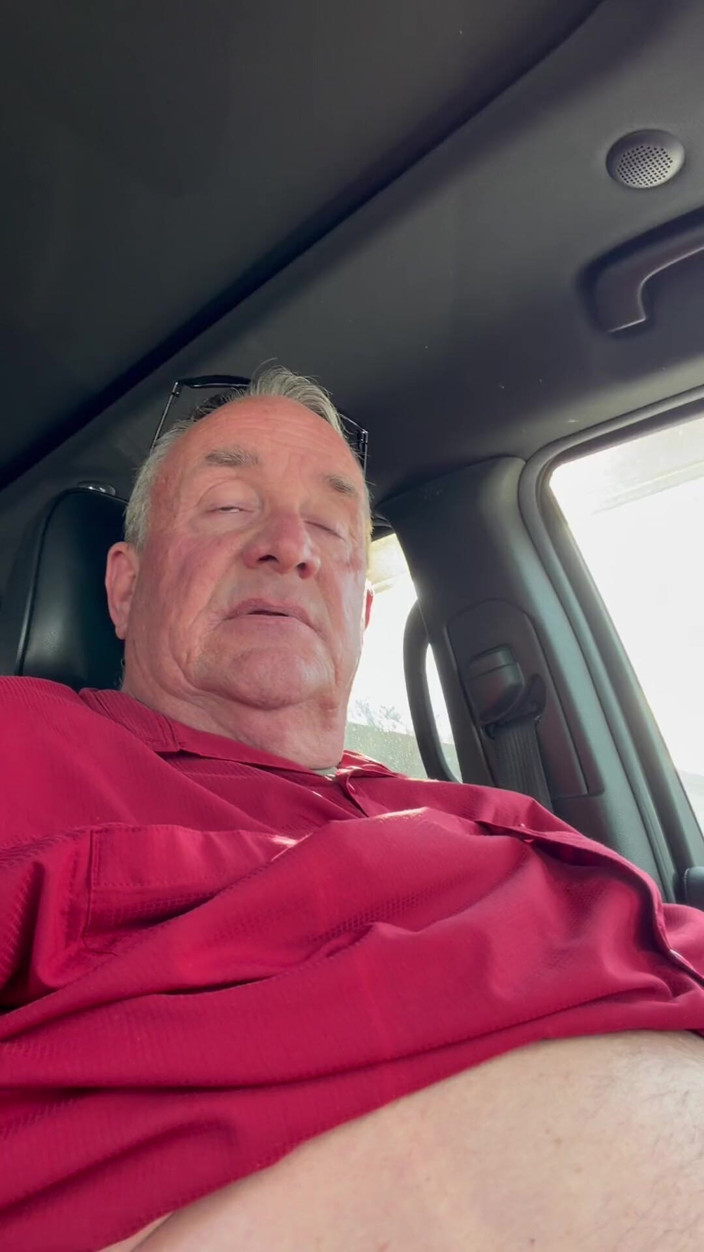 GottaLuvBB: Auf einem parkplatz