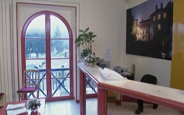 Deutscher hardcore: Des salopes allemandes en cuir profitent d’une orgie torride