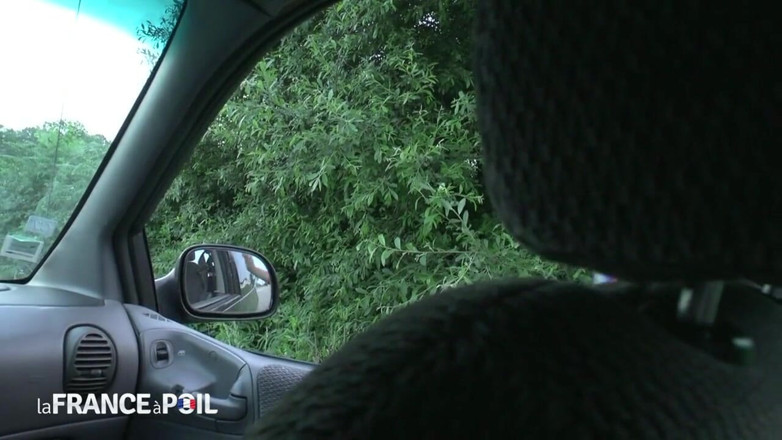 Rue Chaude: Slutty hitchhiker fucks for ride