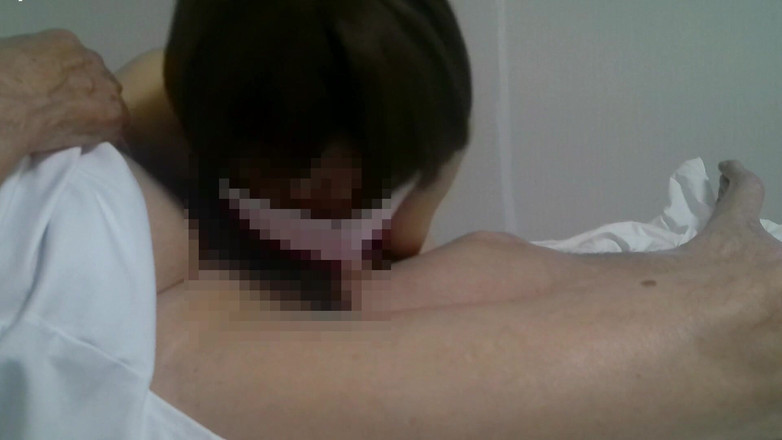 akeieroi: Avalage de sperme, une belle femme mature perverse taille une...