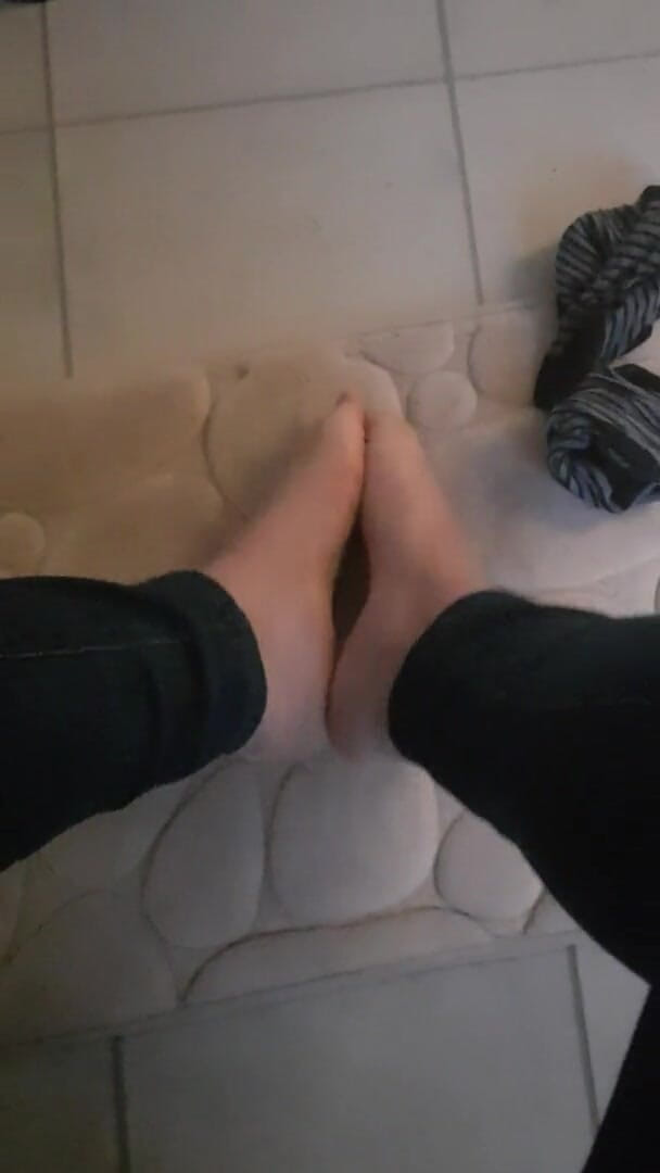 Faith's Feet Fetish: เฟธ เท้าเฟติช - ถอดถุงเท้าหลังจากวันยาวนาน