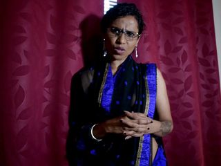 Horny Lily: Учительница на хинди превратилась в садистского господина