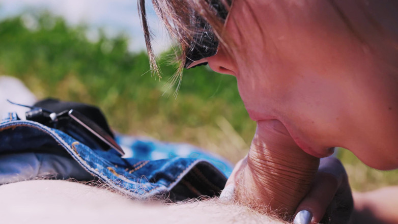 YourCuteEvil: Bú trên cánh đồng vào một ngày nắng, pov 4k