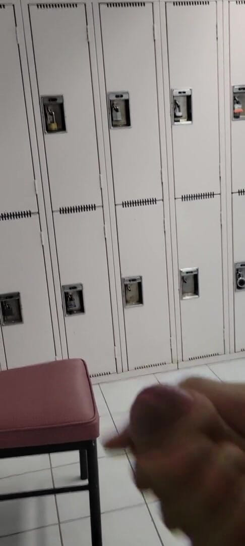 JohnholmesjuniorCA: Intro2 Johnholmesjunior在繁忙的温哥华男装房里的真实冒险淋浴和单人表演