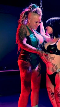 Minyon Emo Kızların Ilk BDSM Seansı