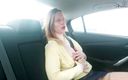Kiara Night: Süße schlampe wichst während der taxifahrt feuchte muschi - fetisch