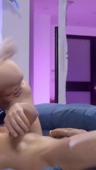 Băiatul mamei - MILF Pristine Edge face sex incitant cu fiul vitreg ca înlocuitor de dată biciuită