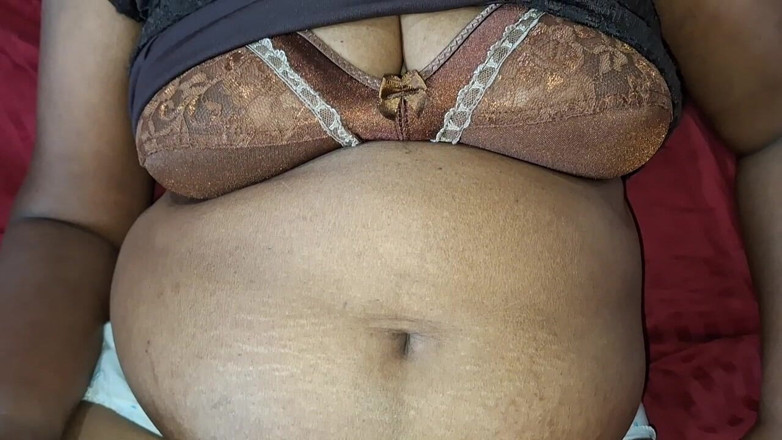Teena New: Un spectacol de dimineață cu o mamă sexy uimitoare