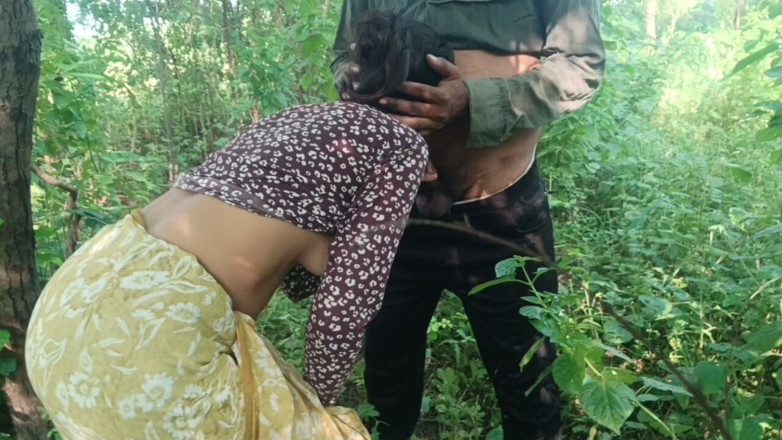 seema: สาวอินเดีย Jangal Mi Akeli Mili Aur นม Nikala Bhabhi Ka