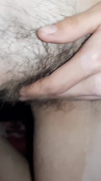 Naše první vzájemná masturbace chlupatých kundiček