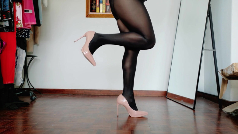 Kinky Lyrical: Niszczenie pudełek - w nylonowych i szpilkach