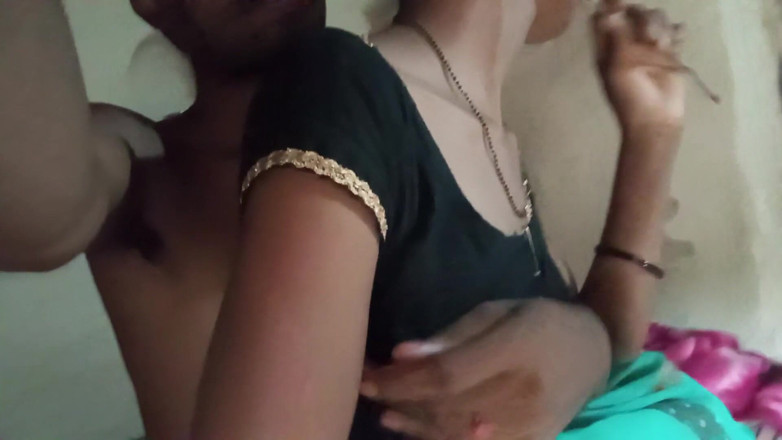 Premi pooja: Indian Hot Desi Bhabhi and Young Boy Fast Time Fucking...