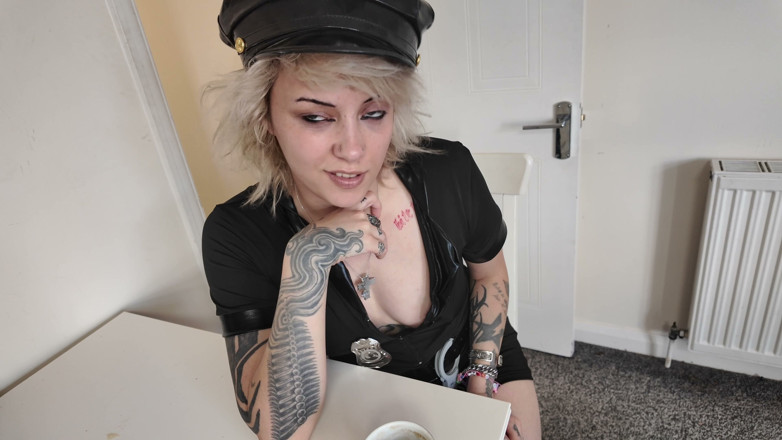 Glitterqueen1999: Shrinking the Suspect: Policewoman Giantess