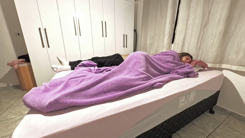 Victor SweetCoupleStories: Il mio patrigno mi visita di notte per sborrare nella...