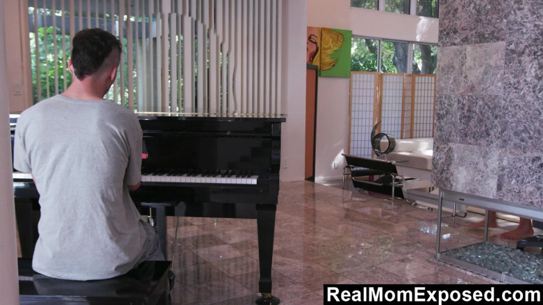 Real Mom Exposed: Echte stiefmutter bloßgestellt - heiße stiefmutter Rachel Cavalli hilft abgelenkten stiefsohn