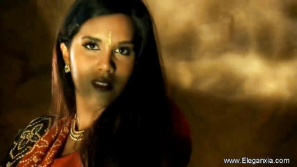 Eleganxia: Indická brunetka předvádí své sexy tělo