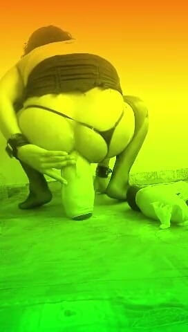 Elizabeth BDSM: Big ass shemale will break her anus with extreme insertion...
