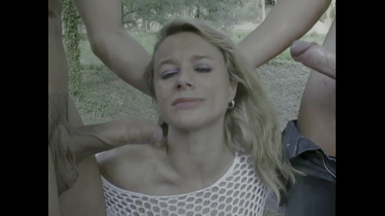 Italians at Home: Trio lesbiană se transformă într-o orgie în pădure