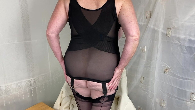 Aunty Sandra vintage girdle queen: アンティ サンドラ ユア ヴィンテージ ガードル クイーン