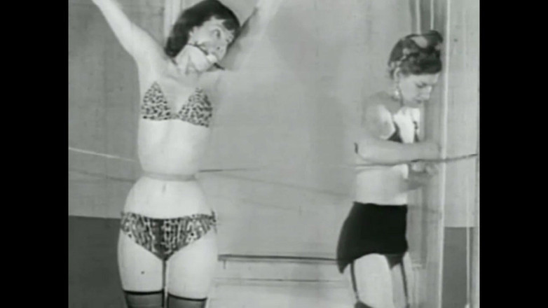 Vintage Megastore Full hd: Para gadis mengikat diri mereka sendiri