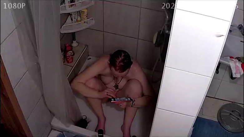 KittieNoOne: Beccata a masturbarsi sotto la doccia