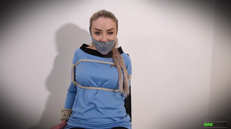 Gag Attack: Aubrey - mulai trek petugas ketahuan
