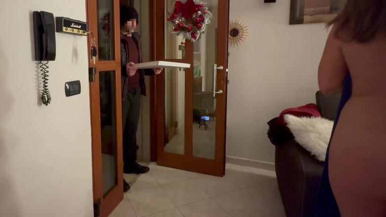 SweetJaneOfficial: Cowok pengantar pizza sambil bugil