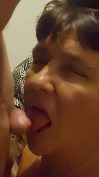 Dripdrop nonna t lo succhia ancora un po 'dopo che lui viene!
