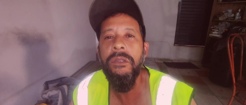 Stink HairyMale: 脚 - 吸烟 - 白色内衣