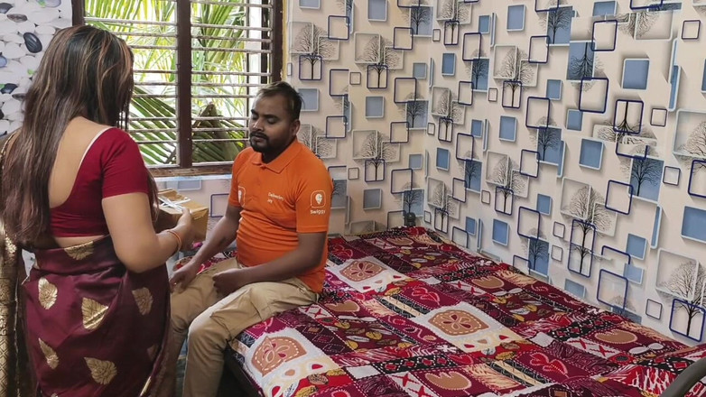 Sona bhabhi: India follada en su apretado coño por un repartidor swiggy