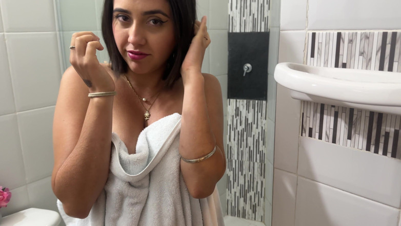 ManuelaAlvarez: Ich konnte nicht entgegensetzen! Manuela Alvarez duscht ohne Unterwäsche und...