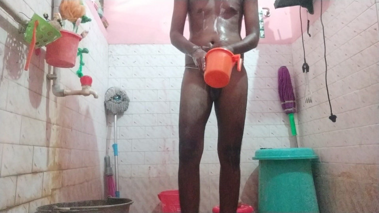 Tamil 10 inches BBC: Tamil10inchesbbc sexy heiße badesession