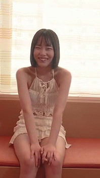 Premier tournage - une superbe stagiaire modèle au corps de danseuse atteint son apogée et reçoit un creampie énorme