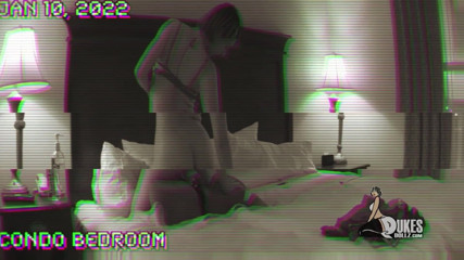 Dukes Hardcore Honeys: Jackie Feet bawi się sobą i lalką Dukes Do, podczas...