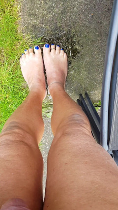 Pauline_sue: Kencing di kaki saya