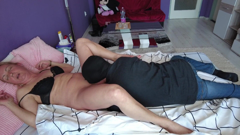 Worshipped by Alex: Der echte lange orgasmus einer MILf durch muschilecken