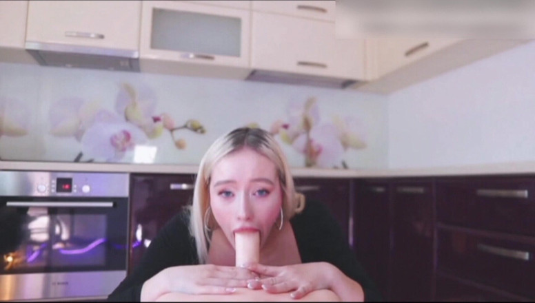 AnnaReyBlonde: Menunggang zakar besar ini dengan pepek ketat saya sehingga saya...