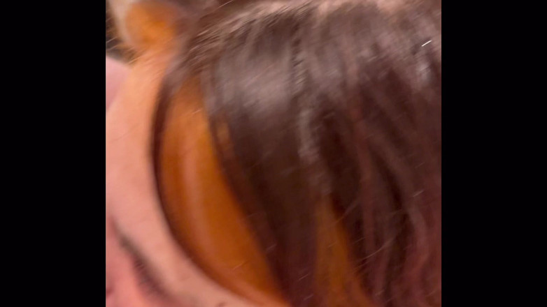 Elena917: 服务我的粉丝 - 撒尿、脚、舔肛和骑脸