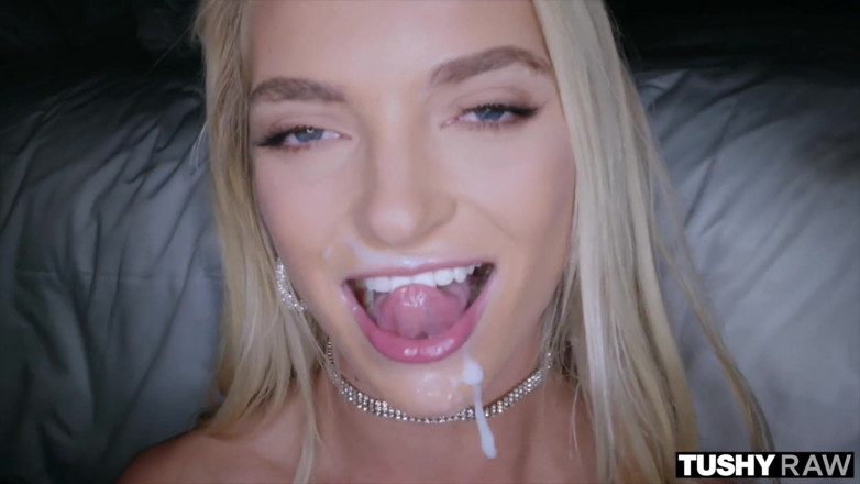 Tushyraw: Tushyraw - gostosa louca por anal à espreita por um pau duro