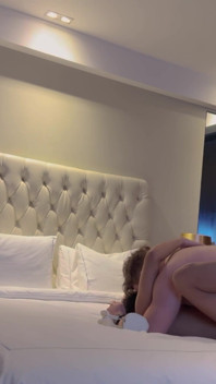 Femboy Twink stăpânită de tatăl vitreg
