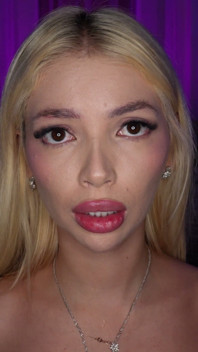 Latinská Gatitta Veve si honí Xanderův penis svými velkými prsy!