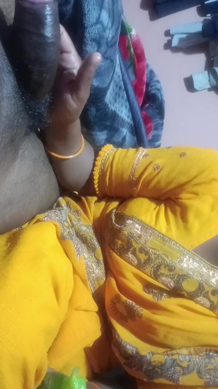 Rahul Ranjan: Desi bhabhi đã sục cu và sau đó bị đụ vào mông