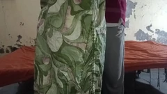 Bhabhi desi berkahwin ini hilang dalam fantasinya